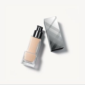 Burberry luminous fluid base